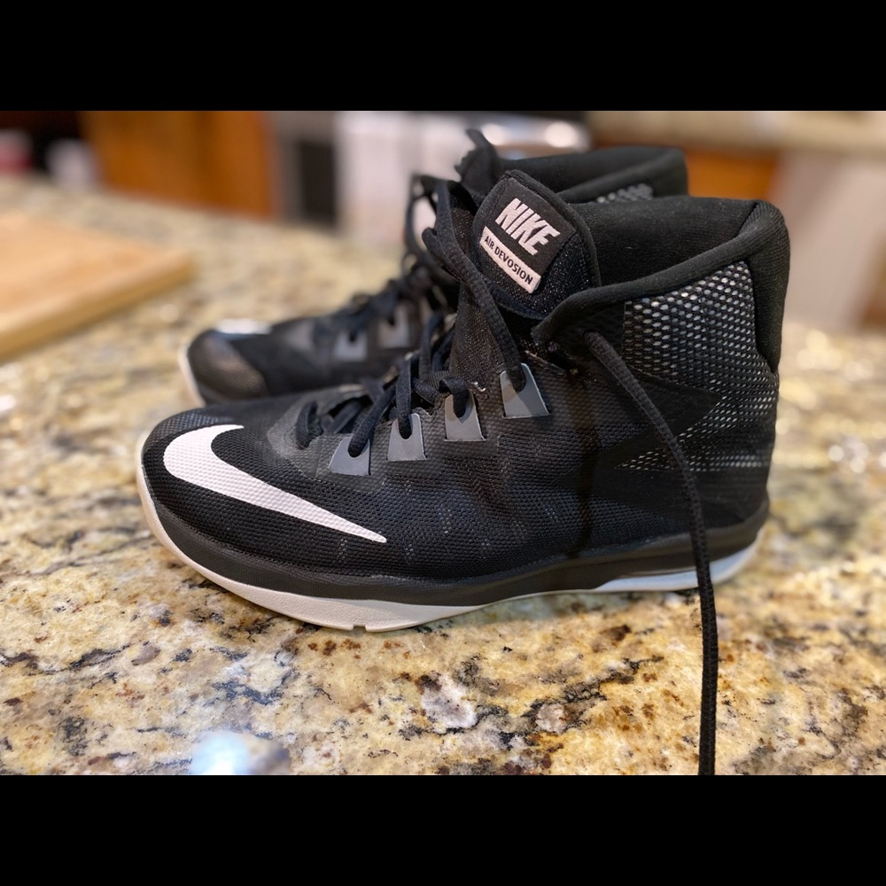 Nike air devotion 5.5